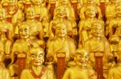 Objets de bronze dans un temple